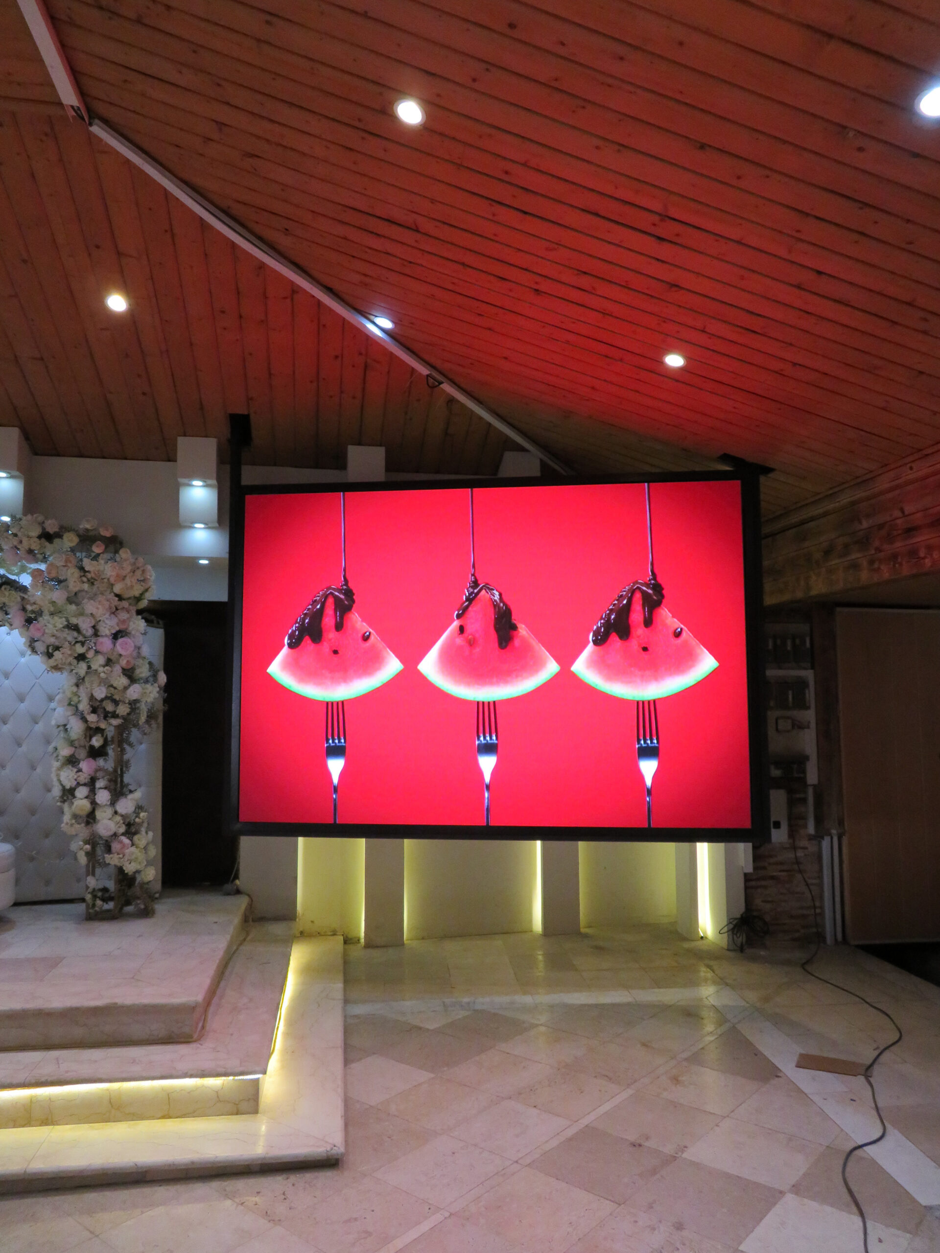 ویدئووال تالار دلفین چالوس ویدئووال تالار دلفین چالوس